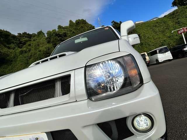 ジムニー ランドベンチャー　４ＷＤ　４ＷＤ！５速ＭＴ！禁煙！ＢＴ！フルセグＴＶ！ＥＴＣ！シートヒーター！スマートキー＆プッシュスタート！ＬＥＤライト！！ＢＡＴＴＬＥＺマフラー！ＪＡＯＳスポーツカウル＆マッドガード！ＲＡＹＳ１６ＡＷ！（18枚目）
