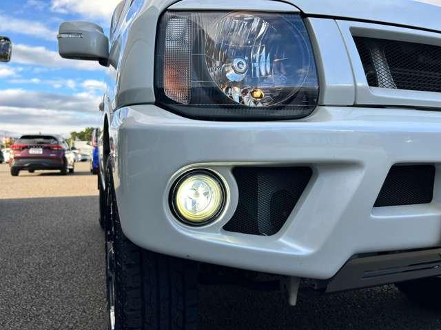 ジムニー ランドベンチャー　４ＷＤ　４ＷＤ！５速ＭＴ！禁煙！ＢＴ！フルセグＴＶ！ＥＴＣ！シートヒーター！スマートキー＆プッシュスタート！ＬＥＤライト！！ＢＡＴＴＬＥＺマフラー！ＪＡＯＳスポーツカウル＆マッドガード！ＲＡＹＳ１６ＡＷ！（22枚目）