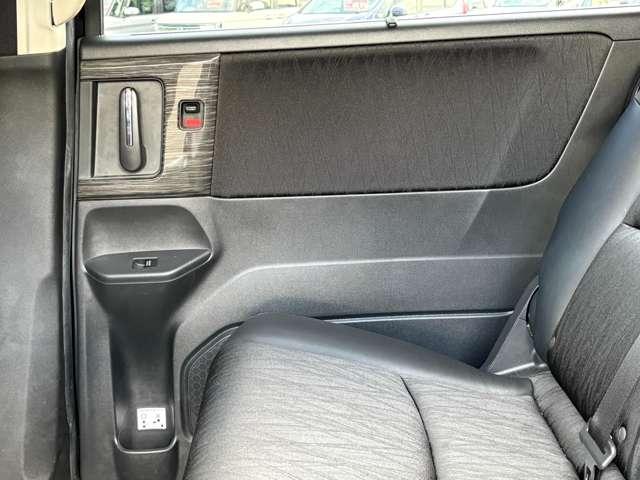 オデッセイ アブソルート・Ｘホンダセンシング　禁煙車！衝突被害軽減ブレーキ！Ａクルコン！後席モニター！両側Ｐスライドドア！純正ナビ！バックカメラ！ＢＴ！フルセグＴＶ！ＤＶＤ再生！パワーシート！ＥＴＣ！スマートキー＆プッシュスタート！純正１７ＡＷ！（48枚目）