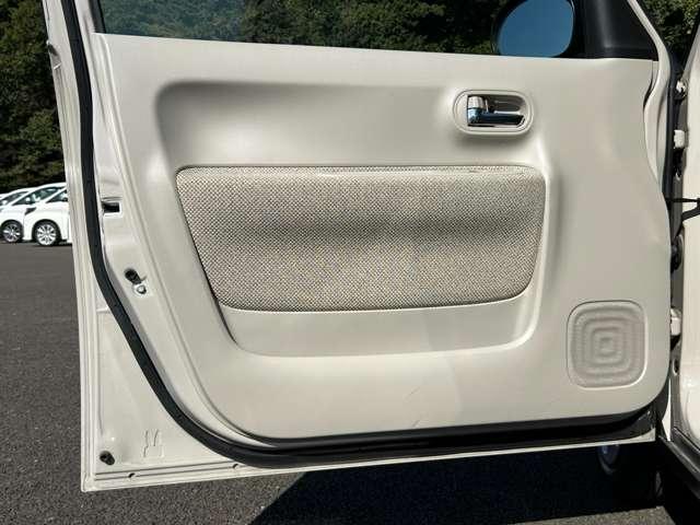 アルトラパン Ｓ　禁煙車！衝突被害軽減ブレーキ！全方位カメラ！純正ナビ！ＢＴ！フルセグＴＶ！オートライト！シートヒーター！スマートキー＆プッシュスタート！ＵＳＢ端子！アイドリングストップ！横滑り防止装置！ＨＩＤライト！（23枚目）