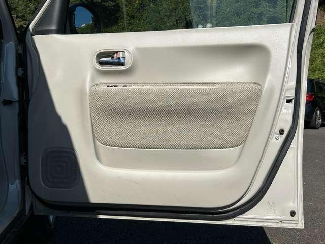 アルトラパン Ｓ　禁煙車！衝突被害軽減ブレーキ！全方位カメラ！純正ナビ！ＢＴ！フルセグＴＶ！オートライト！シートヒーター！スマートキー＆プッシュスタート！ＵＳＢ端子！アイドリングストップ！横滑り防止装置！ＨＩＤライト！（24枚目）