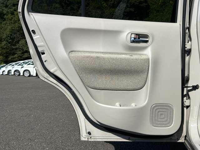 アルトラパン Ｓ　禁煙車！衝突被害軽減ブレーキ！全方位カメラ！純正ナビ！ＢＴ！フルセグＴＶ！オートライト！シートヒーター！スマートキー＆プッシュスタート！ＵＳＢ端子！アイドリングストップ！横滑り防止装置！ＨＩＤライト！（25枚目）