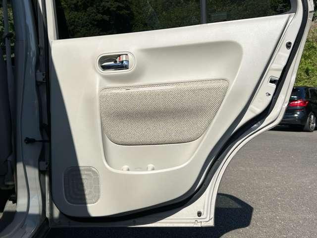 アルトラパン Ｓ　禁煙車！衝突被害軽減ブレーキ！全方位カメラ！純正ナビ！ＢＴ！フルセグＴＶ！オートライト！シートヒーター！スマートキー＆プッシュスタート！ＵＳＢ端子！アイドリングストップ！横滑り防止装置！ＨＩＤライト！（26枚目）