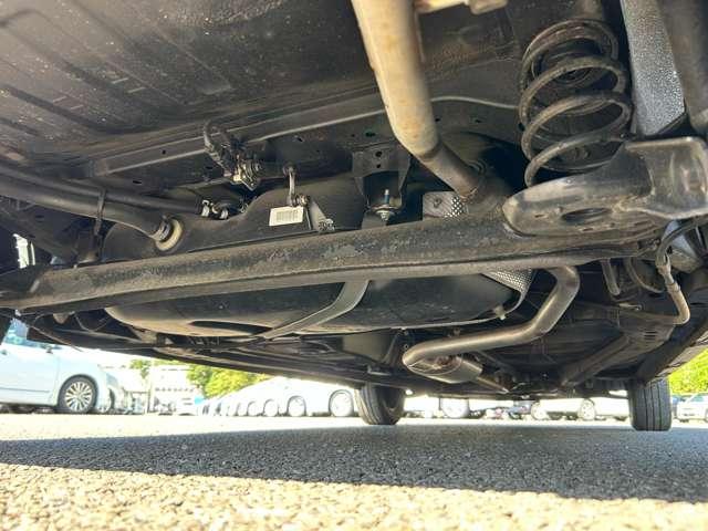 アルトラパン Ｓ　禁煙車！衝突被害軽減ブレーキ！全方位カメラ！純正ナビ！ＢＴ！フルセグＴＶ！オートライト！シートヒーター！スマートキー＆プッシュスタート！ＵＳＢ端子！アイドリングストップ！横滑り防止装置！ＨＩＤライト！（32枚目）