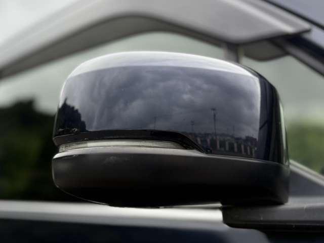 「ウインカーミラー」 見た目だけでなく、対向車からの視認性向上につながって安全度もアップ☆
