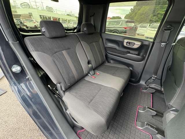 「2ndシート」2列目は大人2人がゆったり座るスペースがあります♪