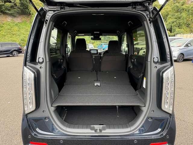 「シート格納」 シートを格納すればさらに大容量のスペースが出現!