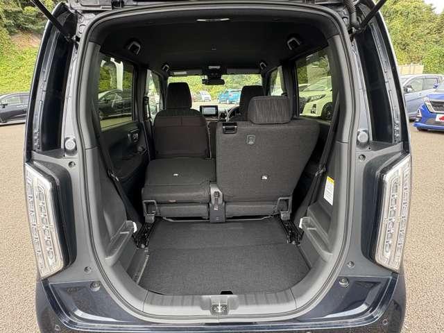 2列目を前に倒すと大きな荷物も運べます!