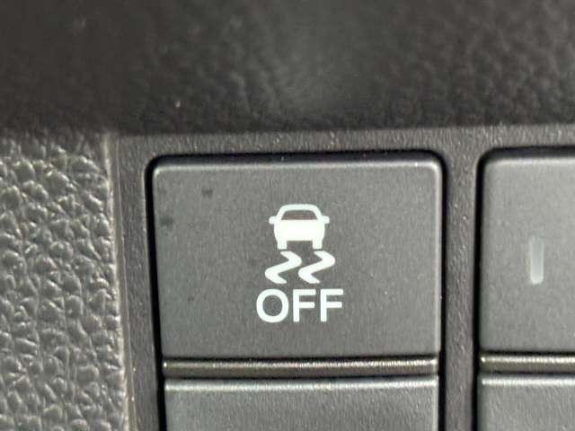 「横滑り防止装置」 滑りやすい路面で横滑りを感知すると、自動的に車両の動きを制御する安全装備です。