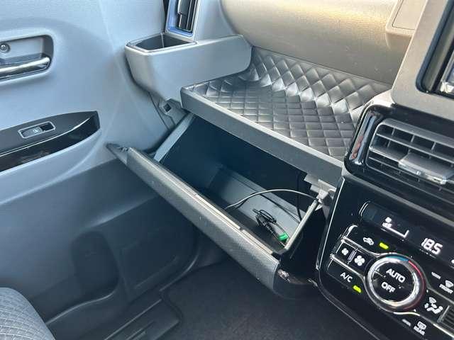 タント カスタムXセレクション 禁煙車!衝突被害軽減ブレーキ!両側Pスライドドア!メモリーナビ!Bluetooth!ワンセグTV!オートライト!シートヒーター!スマートキー&プッシュスタート!横滑り防止!LED!純正AW&エアロ!(50枚目)