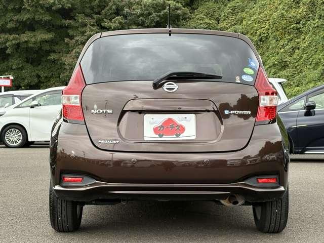 ノート ｅ－パワー　メダリスト　１オーナー！禁煙！衝突被害軽減ブレーキ！全方位カメラ！ディスプレイオーディオ！ＢＴオーディオ！ＥＴＣ！オートライト！ステアリングスイッチ！スマートキー＆プッシュスタート！ＬＥＤヘッドライト！純正ＡＷ！（6枚目）