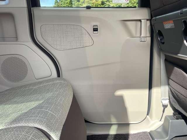 ルークス Ｘ　４ＷＤ　４ＷＤ！禁煙車！衝突被害軽減ブレーキ！全方位カメラ！純正ナビ！ＢＴ！フルセグＴＶ！ＤＶＤ再生！左側Ｐスライドドア！オートライト！スマートキー＆プッシュスタート！アイドリングストップ！横滑り防止装置！（23枚目）