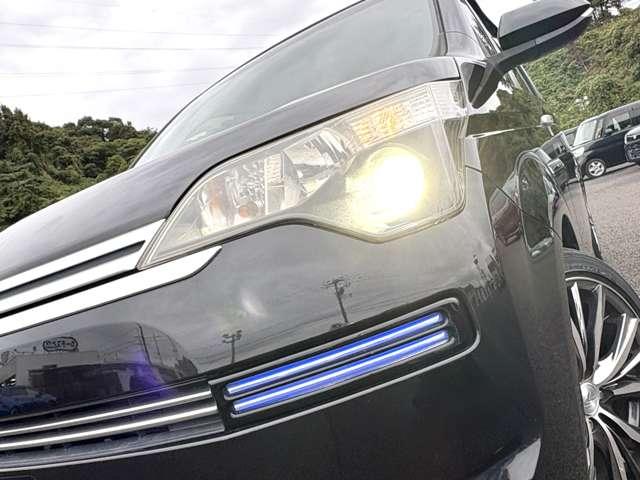 「ＨＩＤヘッドライト」　明るい光で暗い夜道も安全に運転できますね♪