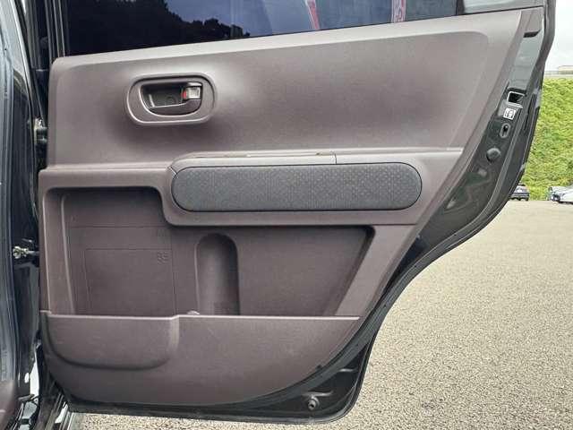 右リアドアパネル♪