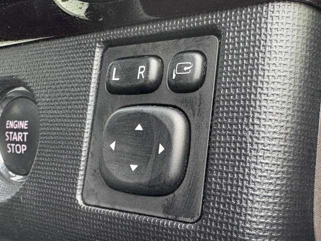 「電動格納ミラー」ボタンひとつでミラーが自動格納できます♪