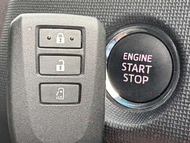 「スマートキー＆プッシュスタート」　カギを出さなくてもドアロック＆解除、エンジンスタート＆ストップが出来ます♪