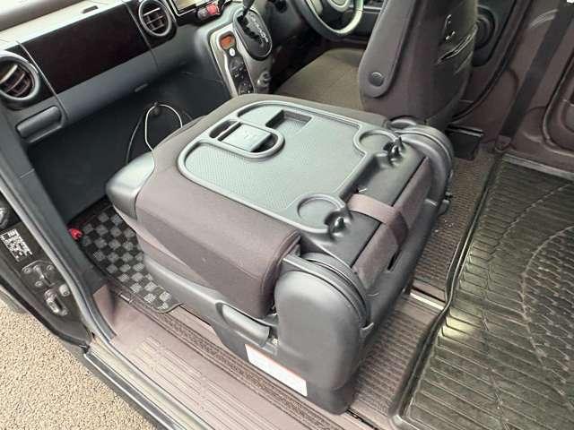 シートバックテーブル付き♪