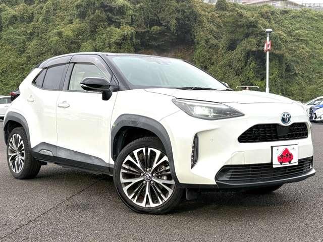 ヤリスクロス ハイブリッドＺ　禁煙車！衝突被害軽減ブレーキ！アダプティブクルコン！純正ナビ！Ｂカメラ！ＢＴ！フルセグＴＶ！パワーシート！ＥＴＣ！シート＆ハンドルヒーター！スマートキー＆プッシュスタート！ＡＣ電源！ツートーンカラー！（4枚目）