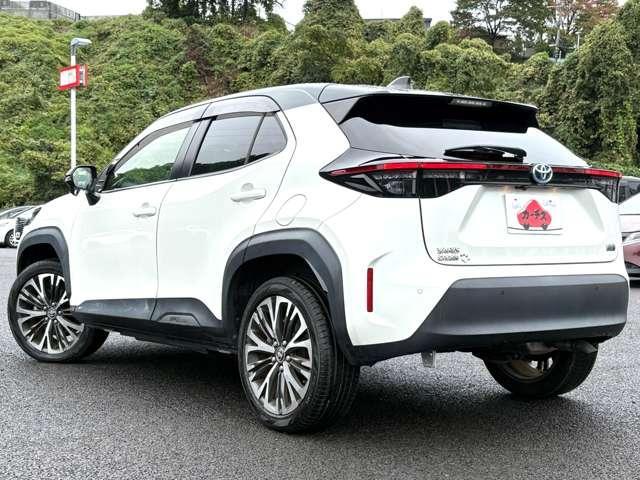 ヤリスクロス ハイブリッドＺ　禁煙車！衝突被害軽減ブレーキ！アダプティブクルコン！純正ナビ！Ｂカメラ！ＢＴ！フルセグＴＶ！パワーシート！ＥＴＣ！シート＆ハンドルヒーター！スマートキー＆プッシュスタート！ＡＣ電源！ツートーンカラー！（6枚目）