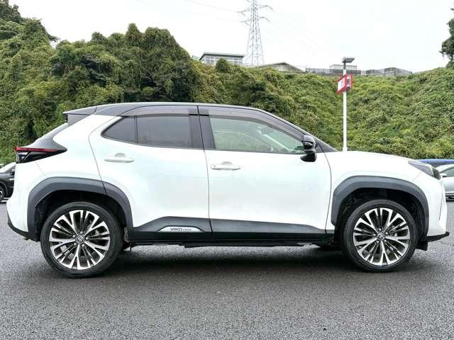 ヤリスクロス ハイブリッドＺ　禁煙車！衝突被害軽減ブレーキ！アダプティブクルコン！純正ナビ！Ｂカメラ！ＢＴ！フルセグＴＶ！パワーシート！ＥＴＣ！シート＆ハンドルヒーター！スマートキー＆プッシュスタート！ＡＣ電源！ツートーンカラー！（8枚目）