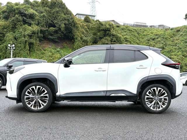 ヤリスクロス ハイブリッドＺ　禁煙車！衝突被害軽減ブレーキ！アダプティブクルコン！純正ナビ！Ｂカメラ！ＢＴ！フルセグＴＶ！パワーシート！ＥＴＣ！シート＆ハンドルヒーター！スマートキー＆プッシュスタート！ＡＣ電源！ツートーンカラー！（9枚目）