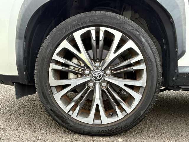 ヤリスクロス ハイブリッドＺ　禁煙車！衝突被害軽減ブレーキ！アダプティブクルコン！純正ナビ！Ｂカメラ！ＢＴ！フルセグＴＶ！パワーシート！ＥＴＣ！シート＆ハンドルヒーター！スマートキー＆プッシュスタート！ＡＣ電源！ツートーンカラー！（12枚目）