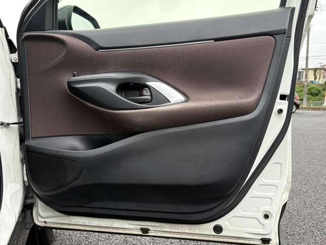 ヤリスクロス ハイブリッドＺ　禁煙車！衝突被害軽減ブレーキ！アダプティブクルコン！純正ナビ！Ｂカメラ！ＢＴ！フルセグＴＶ！パワーシート！ＥＴＣ！シート＆ハンドルヒーター！スマートキー＆プッシュスタート！ＡＣ電源！ツートーンカラー！（30枚目）