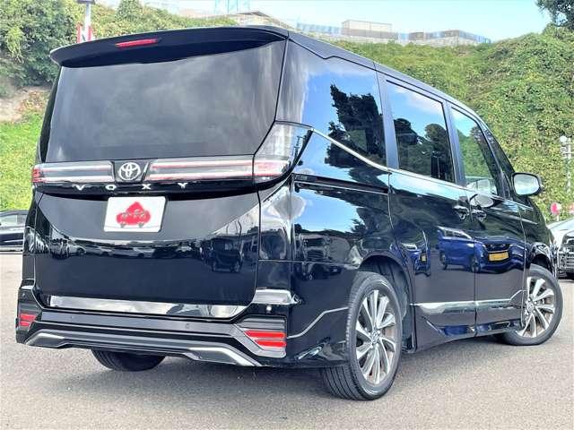 ヴォクシー S-Z 禁煙車!衝突被害軽減!Aクルコン!後席モニター!両側パワースライドドア!全方位カメラ!純正ナビ!BT!フルセグTV!ETC2.0!シートヒーター!スマートキー&プッシュスタート!モデリスタフルエアロ!(5枚目)