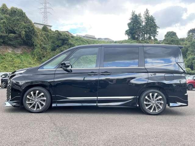 ヴォクシー S-Z 禁煙車!衝突被害軽減!Aクルコン!後席モニター!両側パワースライドドア!全方位カメラ!純正ナビ!BT!フルセグTV!ETC2.0!シートヒーター!スマートキー&プッシュスタート!モデリスタフルエアロ!(9枚目)