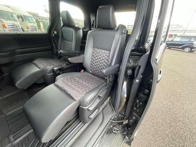 ヴォクシー S-Z 禁煙車!衝突被害軽減!Aクルコン!後席モニター!両側パワースライドドア!全方位カメラ!純正ナビ!BT!フルセグTV!ETC2.0!シートヒーター!スマートキー&プッシュスタート!モデリスタフルエアロ!(22枚目)