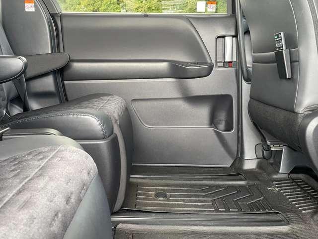 ヴォクシー S-Z 禁煙車!衝突被害軽減!Aクルコン!後席モニター!両側パワースライドドア!全方位カメラ!純正ナビ!BT!フルセグTV!ETC2.0!シートヒーター!スマートキー&プッシュスタート!モデリスタフルエアロ!(26枚目)