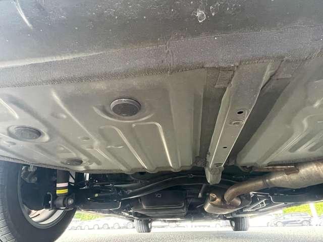 ヴォクシー S-Z 禁煙車!衝突被害軽減!Aクルコン!後席モニター!両側パワースライドドア!全方位カメラ!純正ナビ!BT!フルセグTV!ETC2.0!シートヒーター!スマートキー&プッシュスタート!モデリスタフルエアロ!(32枚目)