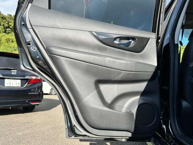 エクストレイル 20Xi ハイブリッド 4WD 4WD!禁煙車!衝突被害軽減ブレーキ!Aクルコン!全方位カメラ!純正ナビ!BT!フルセグTV!Blu-ray・DVD再生!パワーシート!ETC2.0!シートヒーター!スマートキー&プッシュスタート!(51枚目)