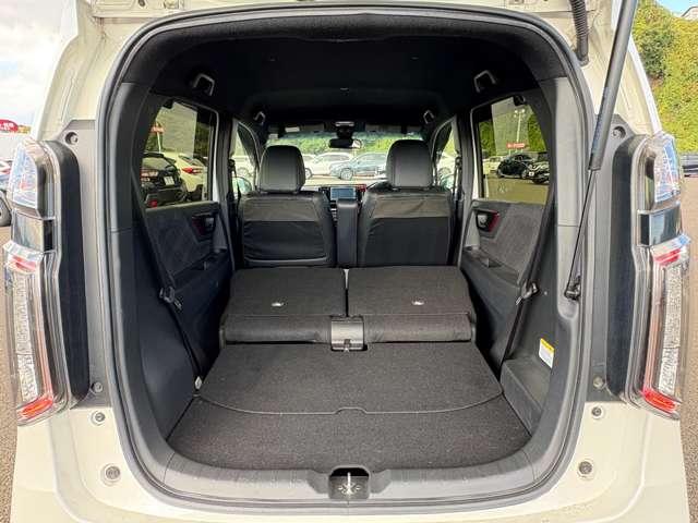 「シート格納」　シートを格納すればさらに大容量のスペースが出現！