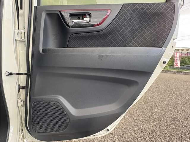 リアドアパネル右側♪