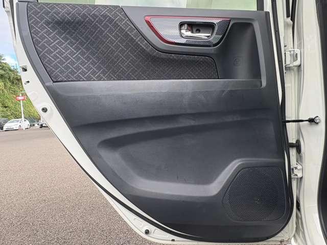 リアドアパネル左側♪