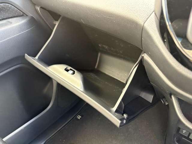 「グローブボックス」収納スペースがあるため、車内の整理整頓ができます！