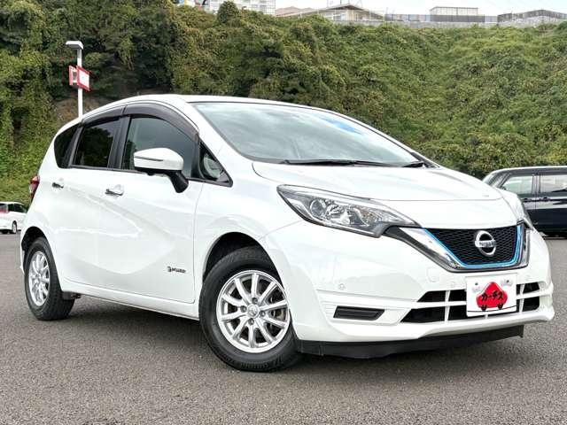 ノート e-パワー X 禁煙車!衝突被害軽減ブレーキ!全方位カメラ!純正ナビ!BT!ワンセグTV!オートライト!スマートキー&プッシュスタート!アイドリングストップ!横滑り防止装置!シガーソケット給電!LEDヘッドライト!(3枚目)