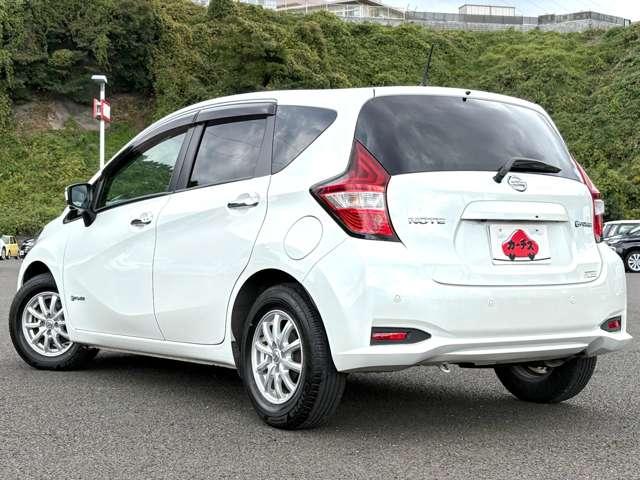 ノート e-パワー X 禁煙車!衝突被害軽減ブレーキ!全方位カメラ!純正ナビ!BT!ワンセグTV!オートライト!スマートキー&プッシュスタート!アイドリングストップ!横滑り防止装置!シガーソケット給電!LEDヘッドライト!(6枚目)