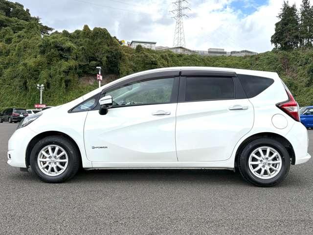 ノート e-パワー X 禁煙車!衝突被害軽減ブレーキ!全方位カメラ!純正ナビ!BT!ワンセグTV!オートライト!スマートキー&プッシュスタート!アイドリングストップ!横滑り防止装置!シガーソケット給電!LEDヘッドライト!(9枚目)