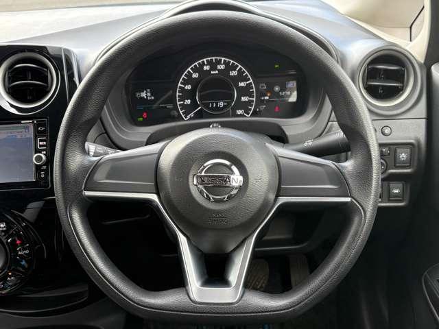 ノート e-パワー X 禁煙車!衝突被害軽減ブレーキ!全方位カメラ!純正ナビ!BT!ワンセグTV!オートライト!スマートキー&プッシュスタート!アイドリングストップ!横滑り防止装置!シガーソケット給電!LEDヘッドライト!(45枚目)