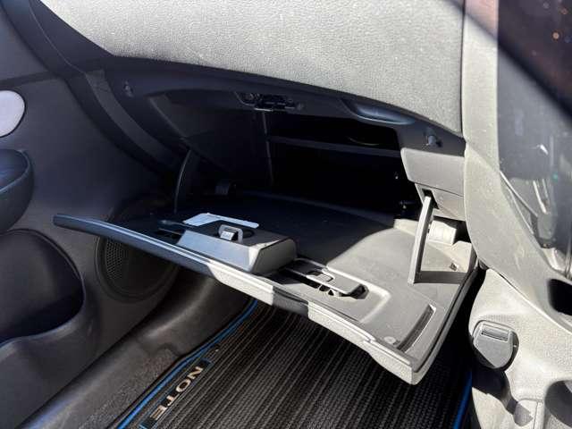 ノート e-パワー X 禁煙車!衝突被害軽減ブレーキ!全方位カメラ!純正ナビ!BT!ワンセグTV!オートライト!スマートキー&プッシュスタート!アイドリングストップ!横滑り防止装置!シガーソケット給電!LEDヘッドライト!(53枚目)