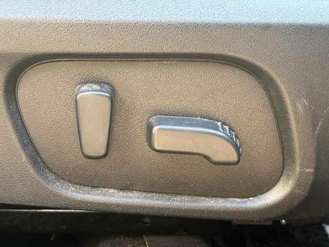 インプレッサスポーツ 2.0i-S 4WD 4WD!クルーズコントロール!メモリーナビ!フルセグTV!CD!パワーシート!ETC!キーレスエントリー!アイドリングストップ!パドルシフト!横滑り防止装置!HIDヘッドライト!ハーフレザーシート!(18枚目)