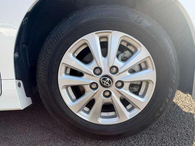 ヴォクシー ハイブリッドＶ　禁煙車／セーフティセンス／純正ナビ／フルセグＴＶ／ＤＶＤ／Ｂｌｕｅｔｏｏｔｈ対応／バックカメラ／ＬＥＤヘッドライト／両側電動スライドドア／オートライト／純正アルミ／快適温熱シート／ビルトインＥＴＣ／（10枚目）