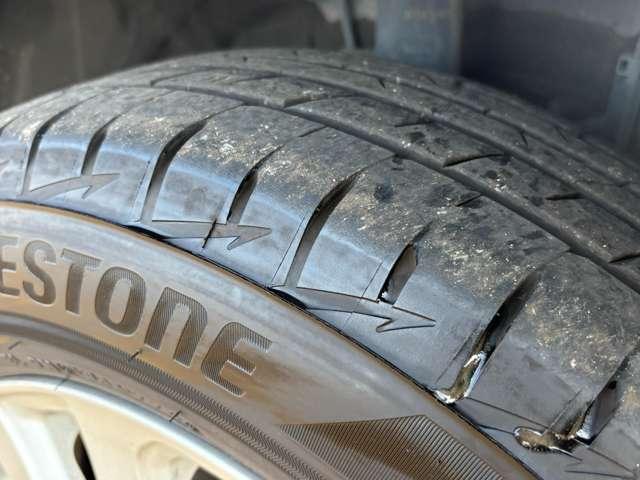 ヴォクシー ハイブリッドＶ　禁煙車／セーフティセンス／純正ナビ／フルセグＴＶ／ＤＶＤ／Ｂｌｕｅｔｏｏｔｈ対応／バックカメラ／ＬＥＤヘッドライト／両側電動スライドドア／オートライト／純正アルミ／快適温熱シート／ビルトインＥＴＣ／（12枚目）