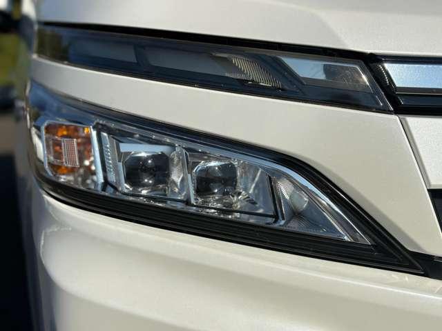 ヴォクシー ハイブリッドＶ　禁煙車／セーフティセンス／純正ナビ／フルセグＴＶ／ＤＶＤ／Ｂｌｕｅｔｏｏｔｈ対応／バックカメラ／ＬＥＤヘッドライト／両側電動スライドドア／オートライト／純正アルミ／快適温熱シート／ビルトインＥＴＣ／（15枚目）