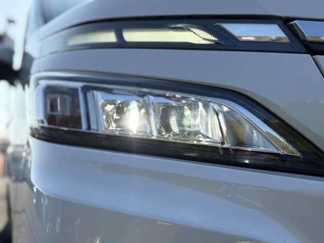 ヴォクシー ハイブリッドＶ　禁煙車／セーフティセンス／純正ナビ／フルセグＴＶ／ＤＶＤ／Ｂｌｕｅｔｏｏｔｈ対応／バックカメラ／ＬＥＤヘッドライト／両側電動スライドドア／オートライト／純正アルミ／快適温熱シート／ビルトインＥＴＣ／（18枚目）