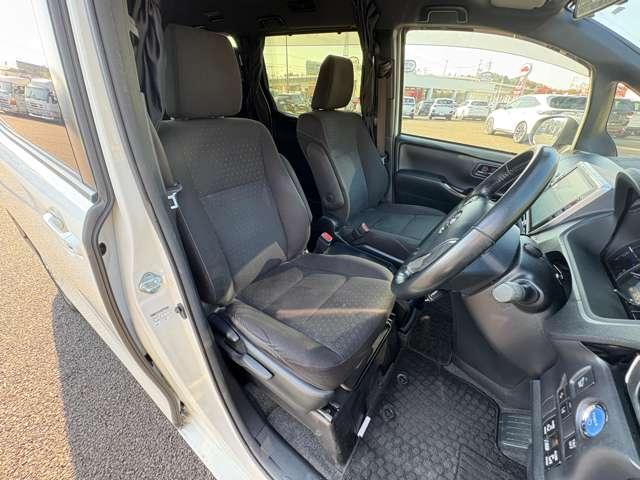 ヴォクシー ハイブリッドＶ　禁煙車／セーフティセンス／純正ナビ／フルセグＴＶ／ＤＶＤ／Ｂｌｕｅｔｏｏｔｈ対応／バックカメラ／ＬＥＤヘッドライト／両側電動スライドドア／オートライト／純正アルミ／快適温熱シート／ビルトインＥＴＣ／（20枚目）