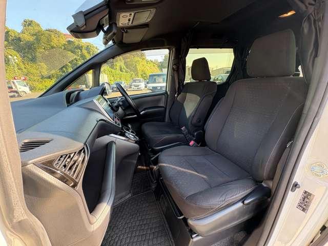 ヴォクシー ハイブリッドＶ　禁煙車／セーフティセンス／純正ナビ／フルセグＴＶ／ＤＶＤ／Ｂｌｕｅｔｏｏｔｈ対応／バックカメラ／ＬＥＤヘッドライト／両側電動スライドドア／オートライト／純正アルミ／快適温熱シート／ビルトインＥＴＣ／（21枚目）