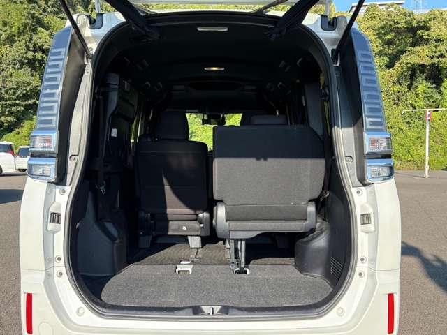 ヴォクシー ハイブリッドＶ　禁煙車／セーフティセンス／純正ナビ／フルセグＴＶ／ＤＶＤ／Ｂｌｕｅｔｏｏｔｈ対応／バックカメラ／ＬＥＤヘッドライト／両側電動スライドドア／オートライト／純正アルミ／快適温熱シート／ビルトインＥＴＣ／（25枚目）